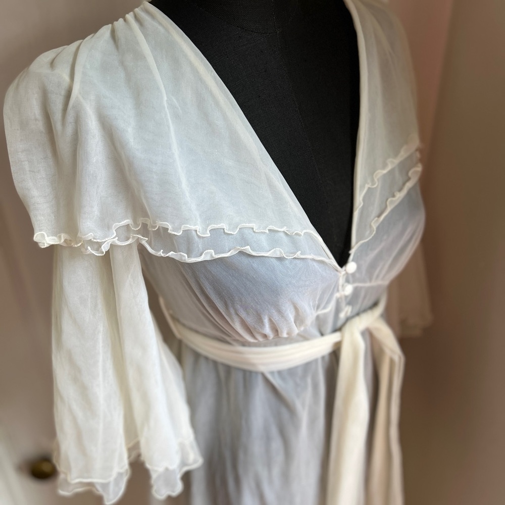 Sears sz small vintage cream sheer ruffled night dress. Matching sheer tie